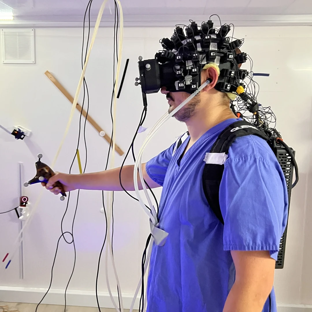 OPMEG-compatible VR headset